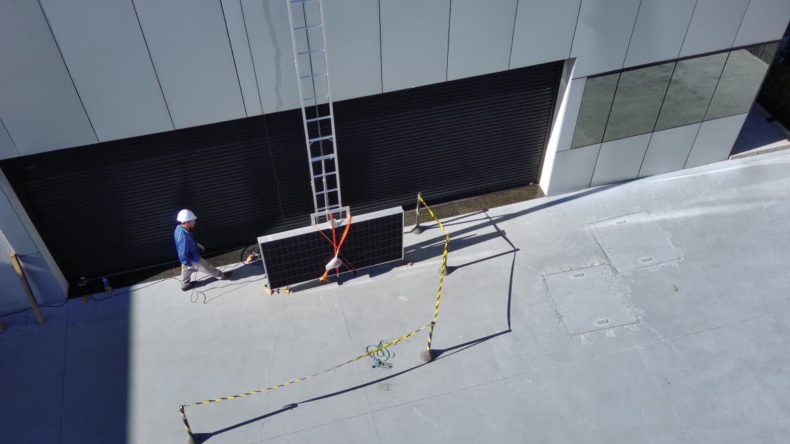 Elevador para painéis solares da Inovar Solutions em detalhe