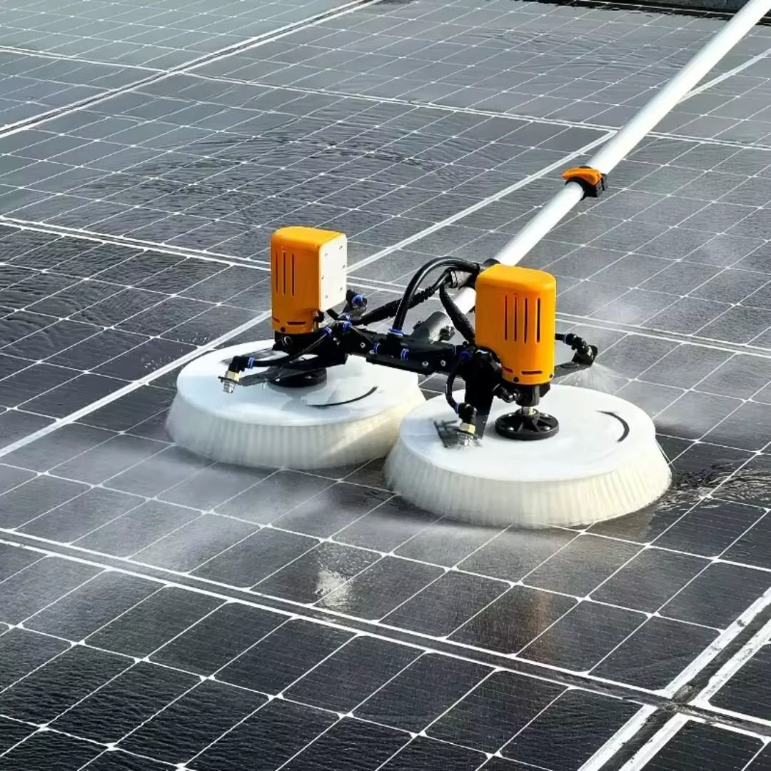 Escova profissional para limpeza de painéis solares da Inovar Solutions